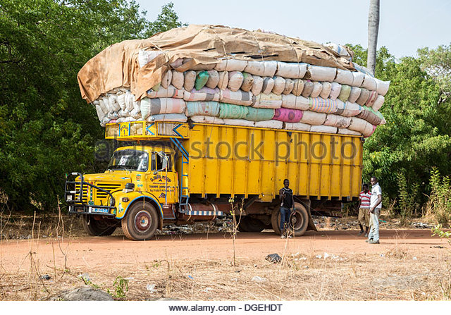 heavily-loaded-truck-carrying-peanuts-near-sokone-senegal-dgehdt